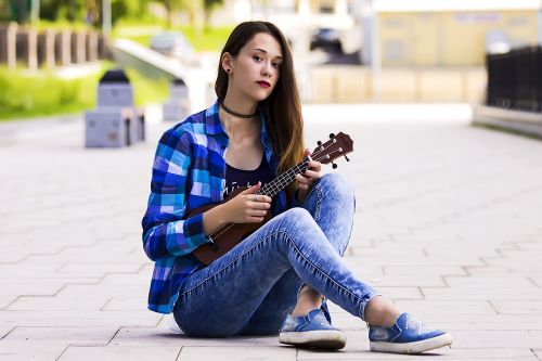 ¿Por qué todo guitarrista debería aprender a tocar el ukelele?