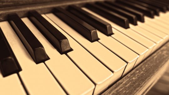 ¿Cómo aprender y practicar el piano?